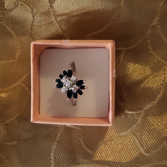 💍Elegant Silver and Emerald Floral Ring💍Size 6 - Picture 9 of 10